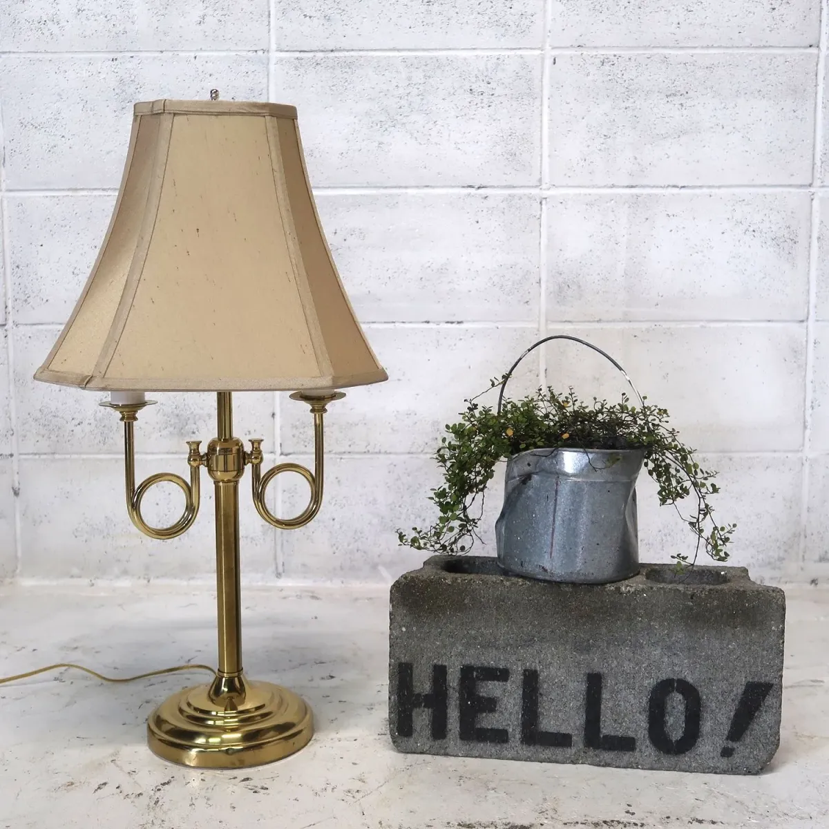 アンティーク ゴールドメタル テーブルランプ