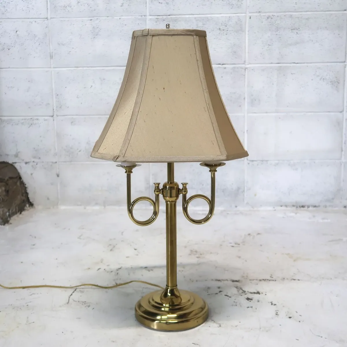 アンティーク ゴールドメタル テーブルランプ