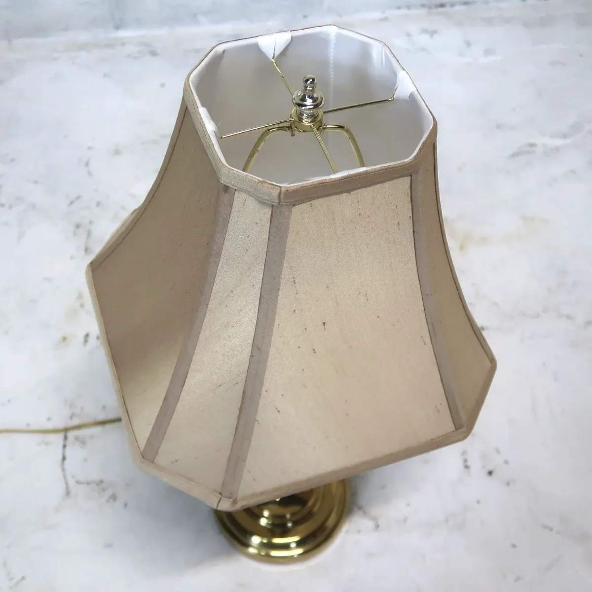 アンティーク ゴールドメタル テーブルランプ