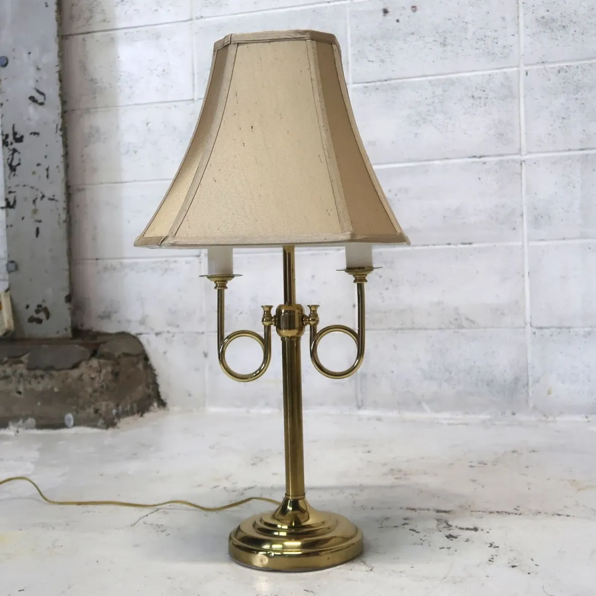 アンティーク ゴールドメタル テーブルランプ