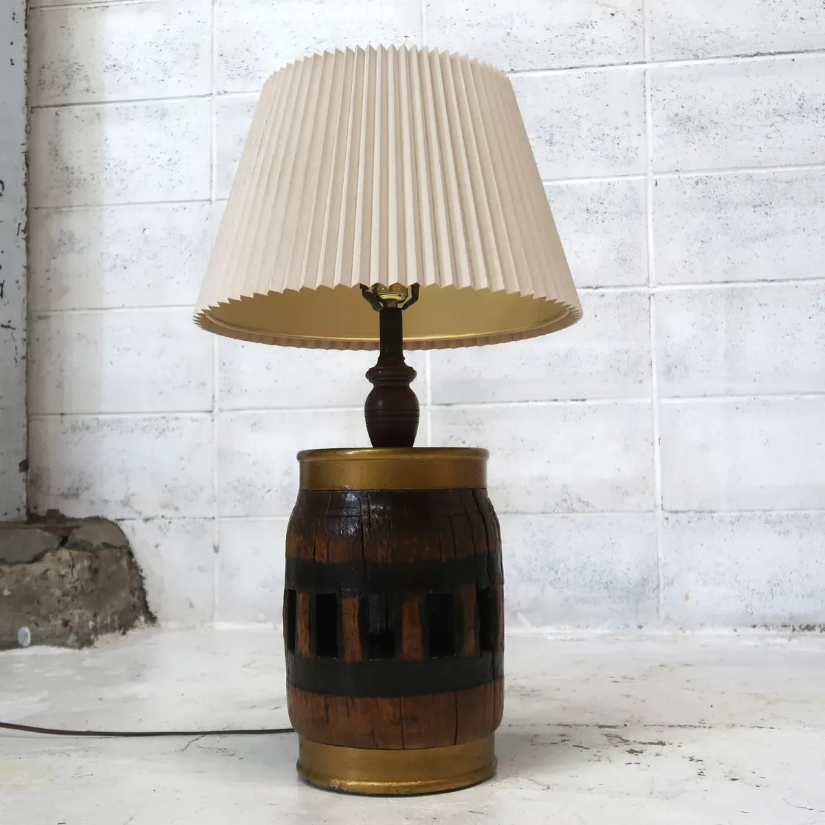 アンティーク ホイールハブ カスタムテーブルランプ