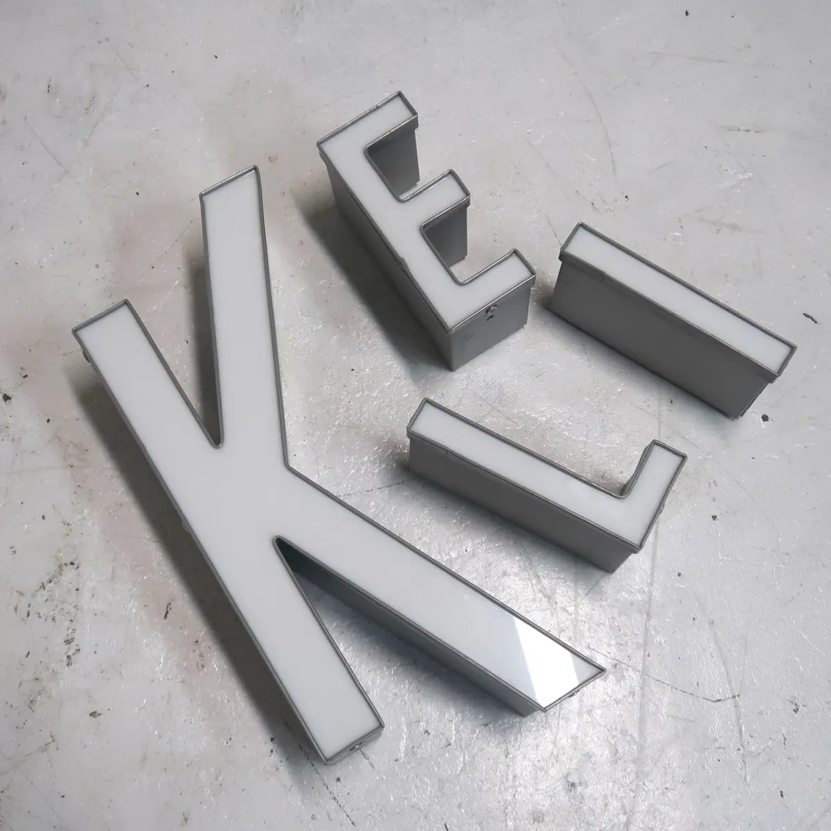 ビンテージ レターサイン ミニサイズ E