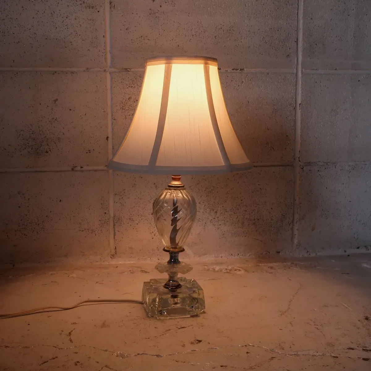 アンティーク ガラスベース テーブルランプ