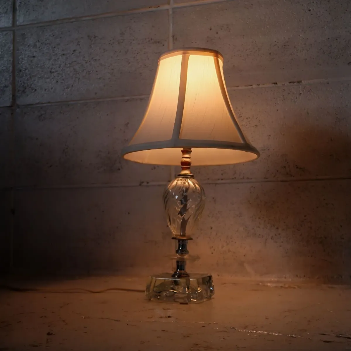 アンティーク ガラスベース テーブルランプ