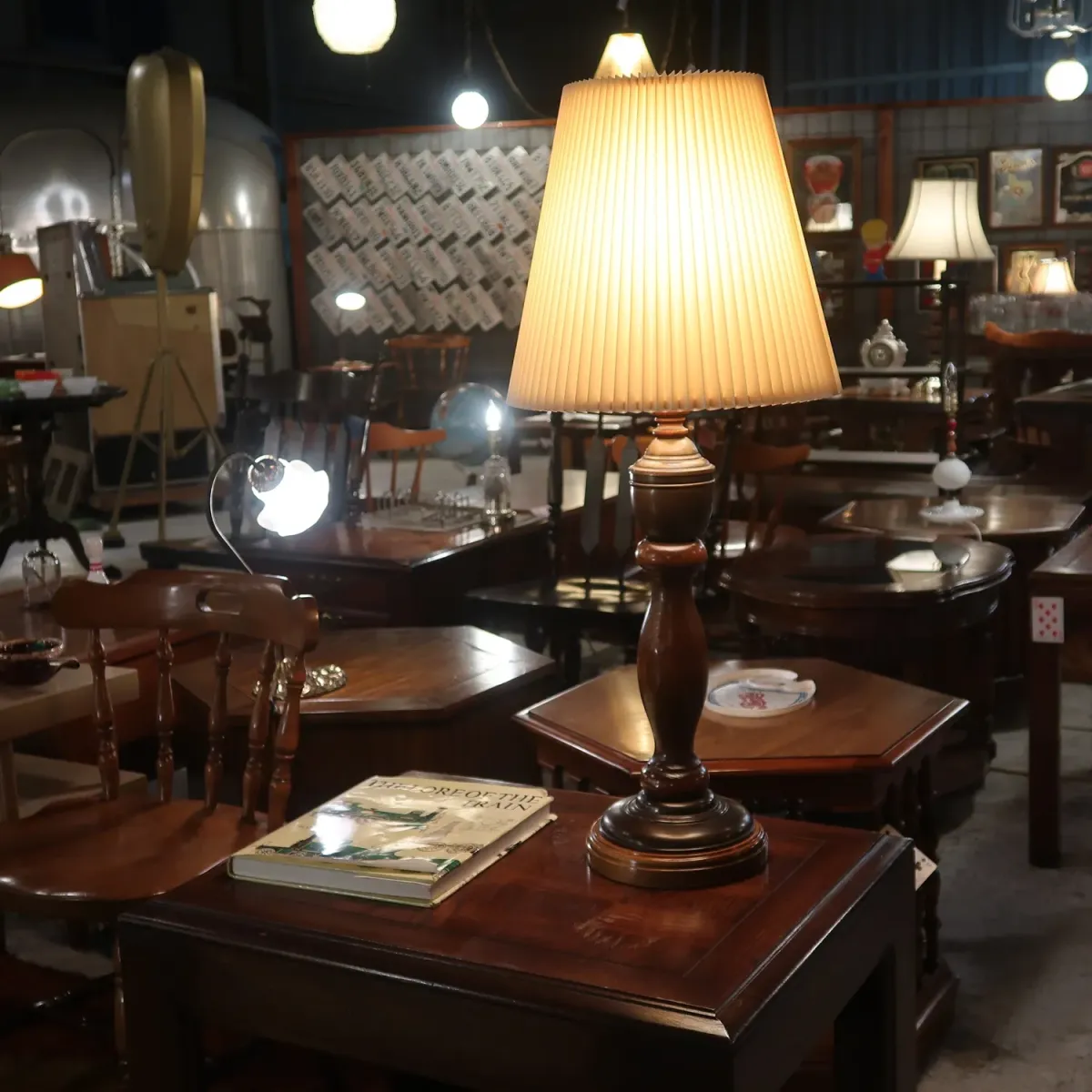 アンティーク モダンデザイン テーブルランプ