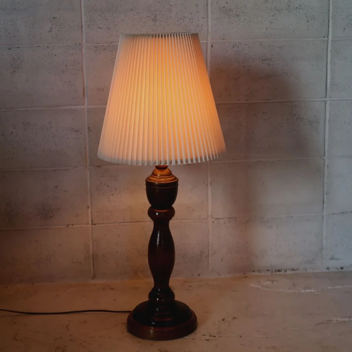 アンティーク モダンデザイン テーブルランプ