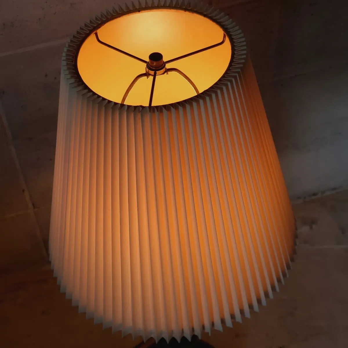 アンティーク モダンデザイン テーブルランプ