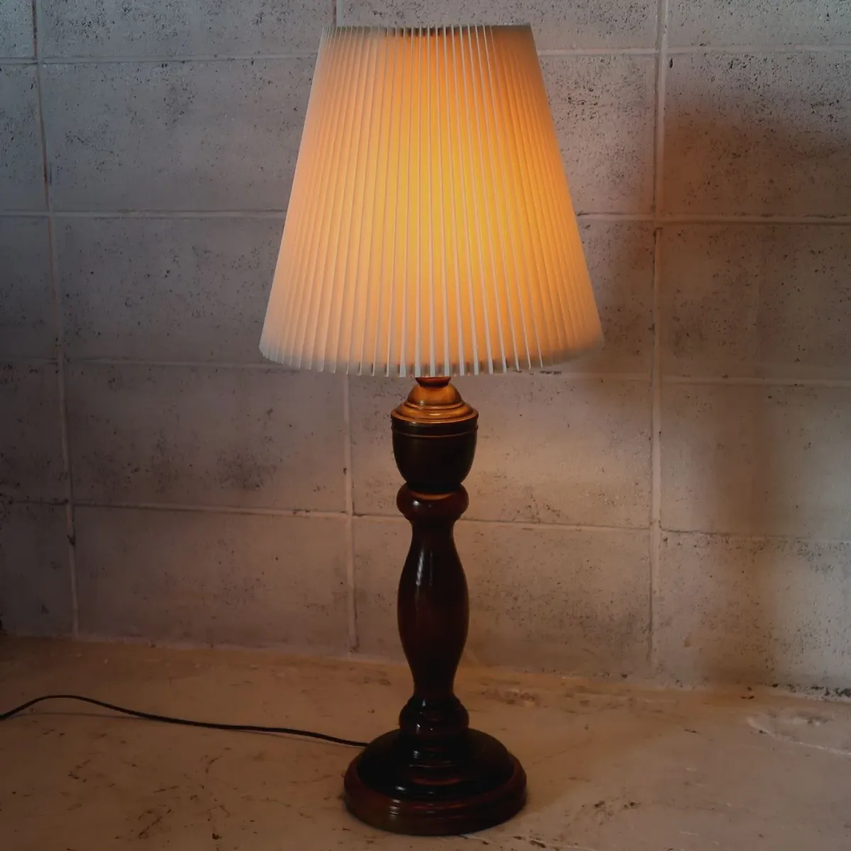 アンティーク モダンデザイン テーブルランプ