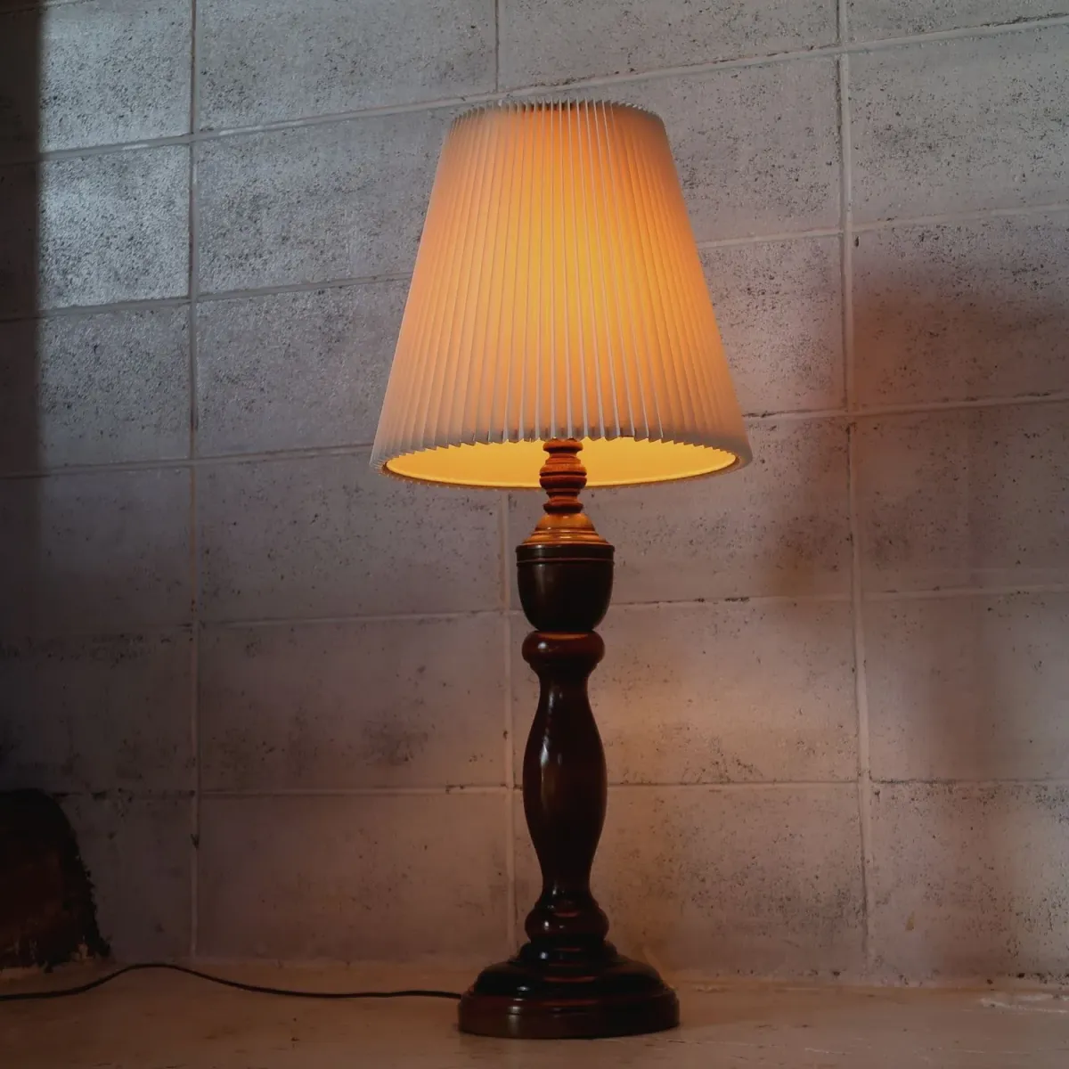 アンティーク モダンデザイン テーブルランプ