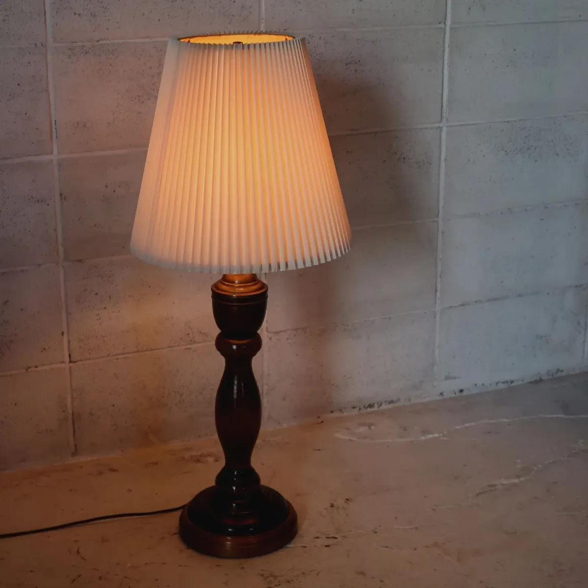 アンティーク モダンデザイン テーブルランプ