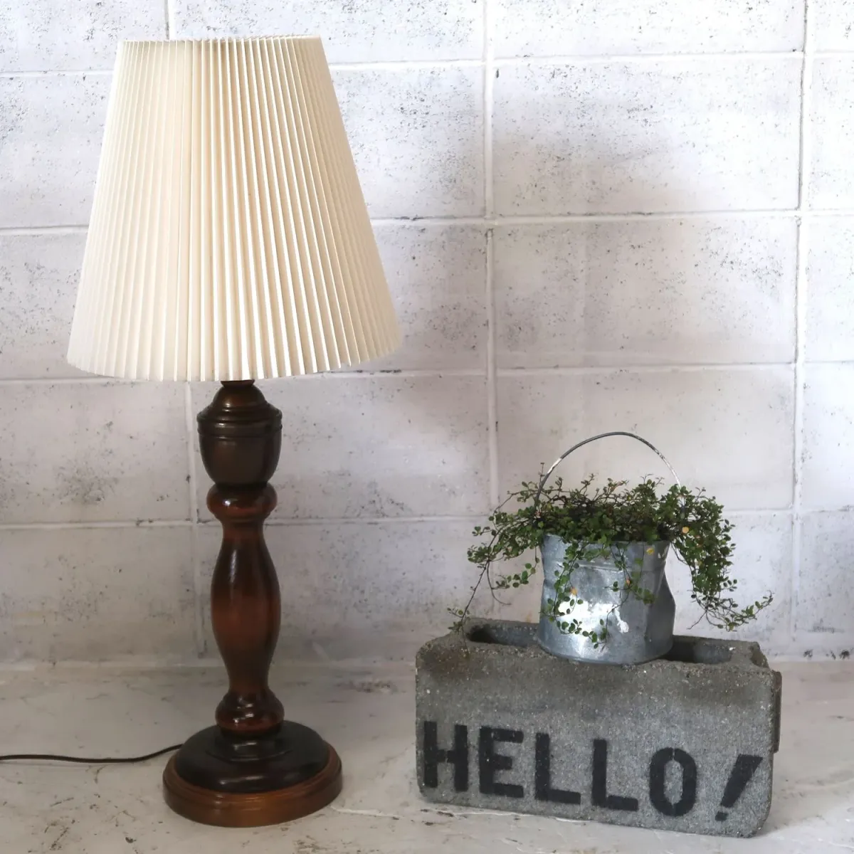 アンティーク モダンデザイン テーブルランプ