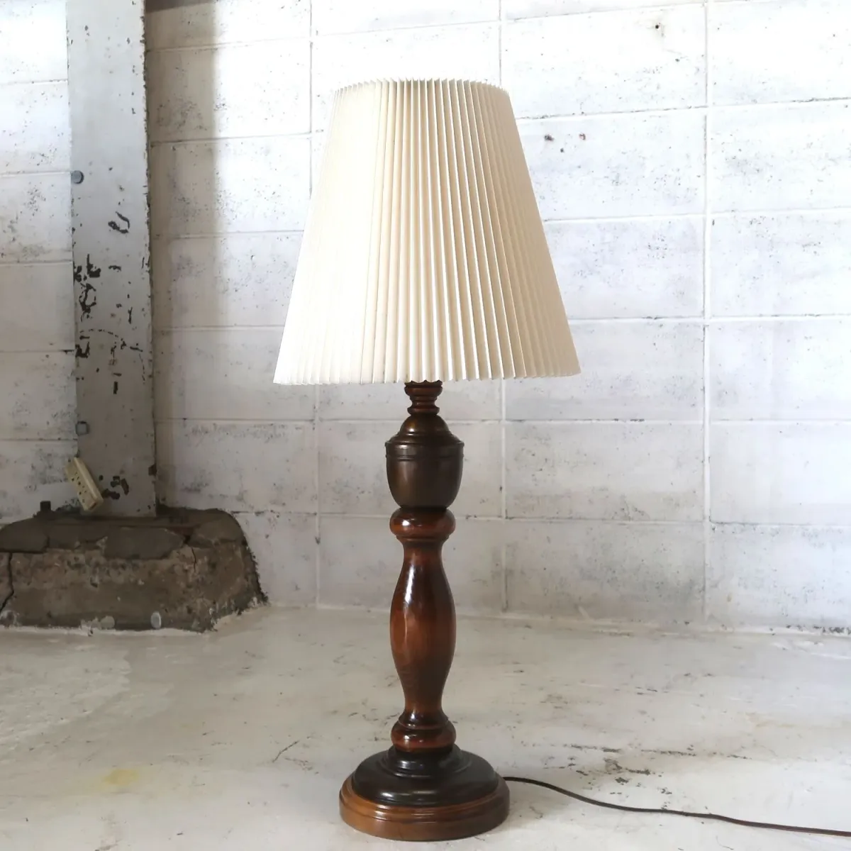 アンティーク モダンデザイン テーブルランプ