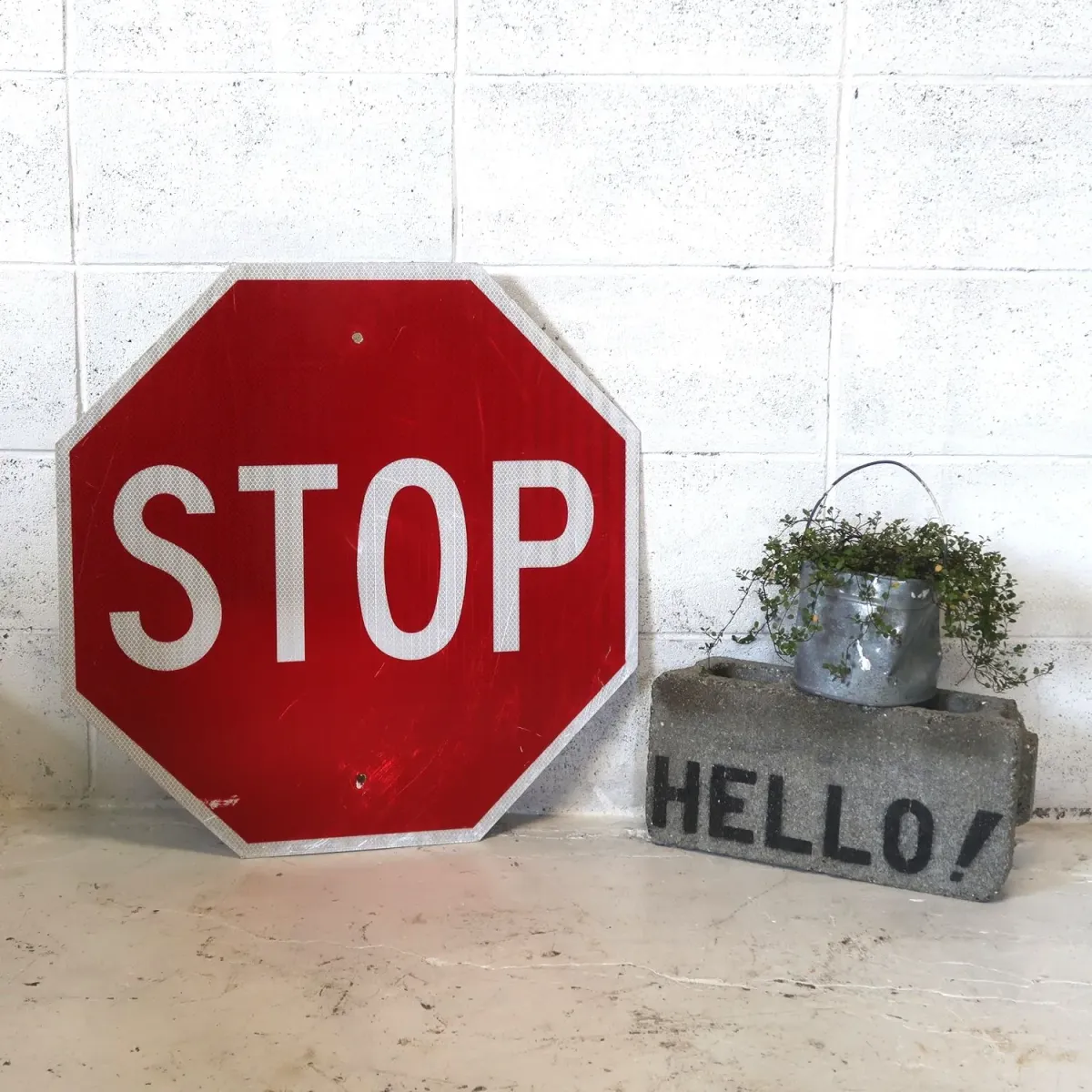 STOP ロードサイン