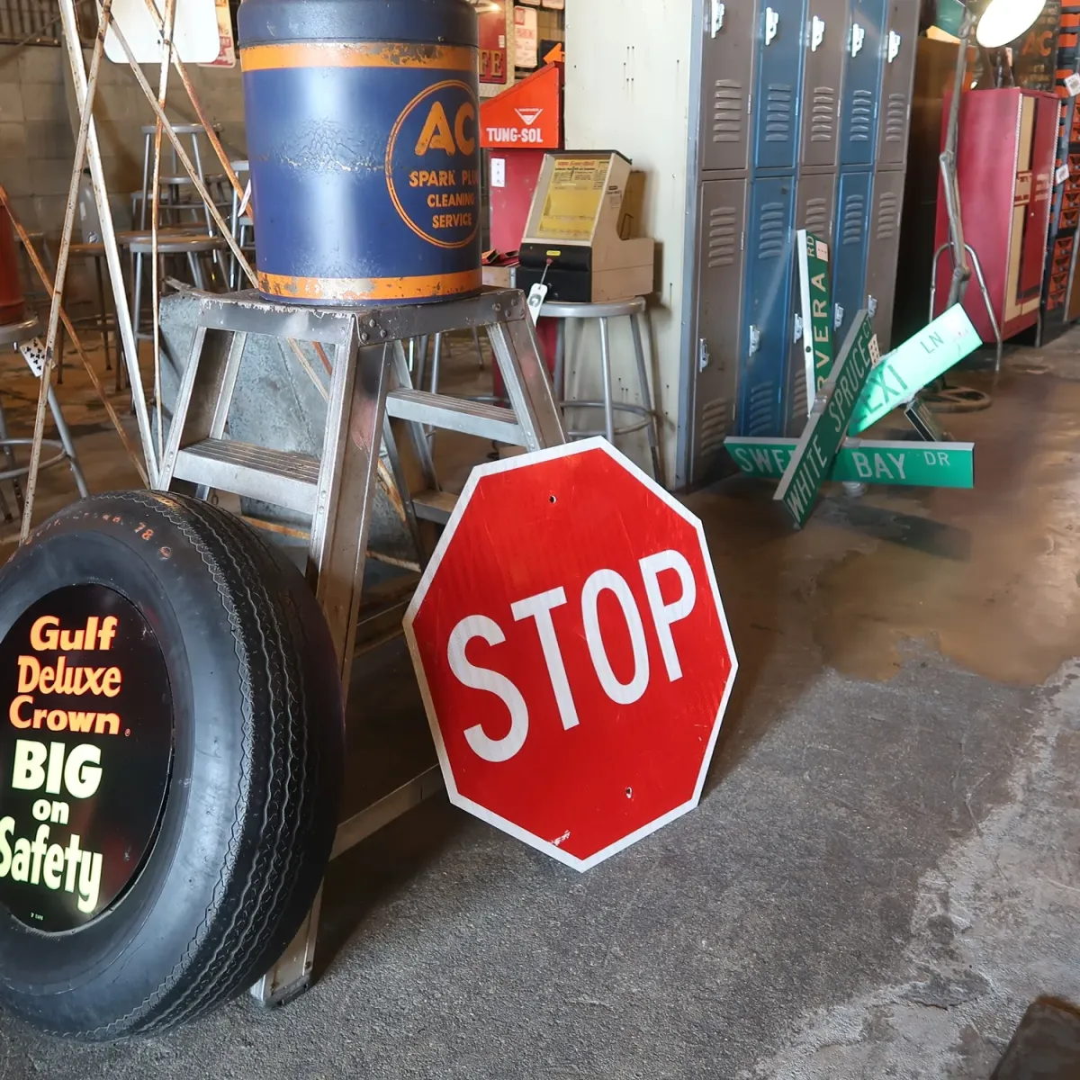 STOP ロードサイン