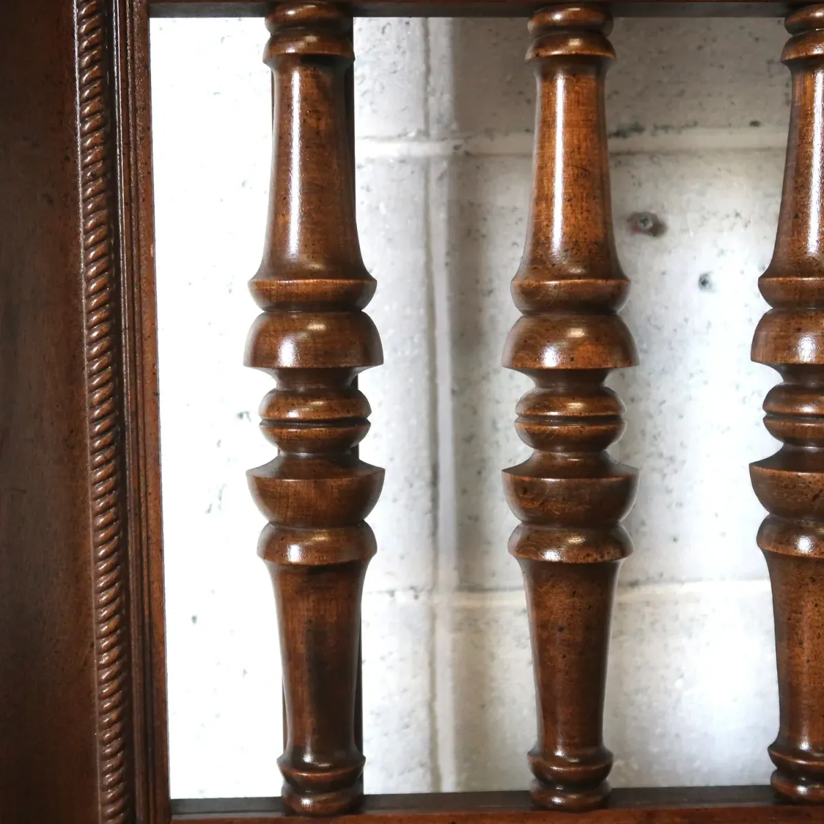 アンティーク ハイバックキャビネット