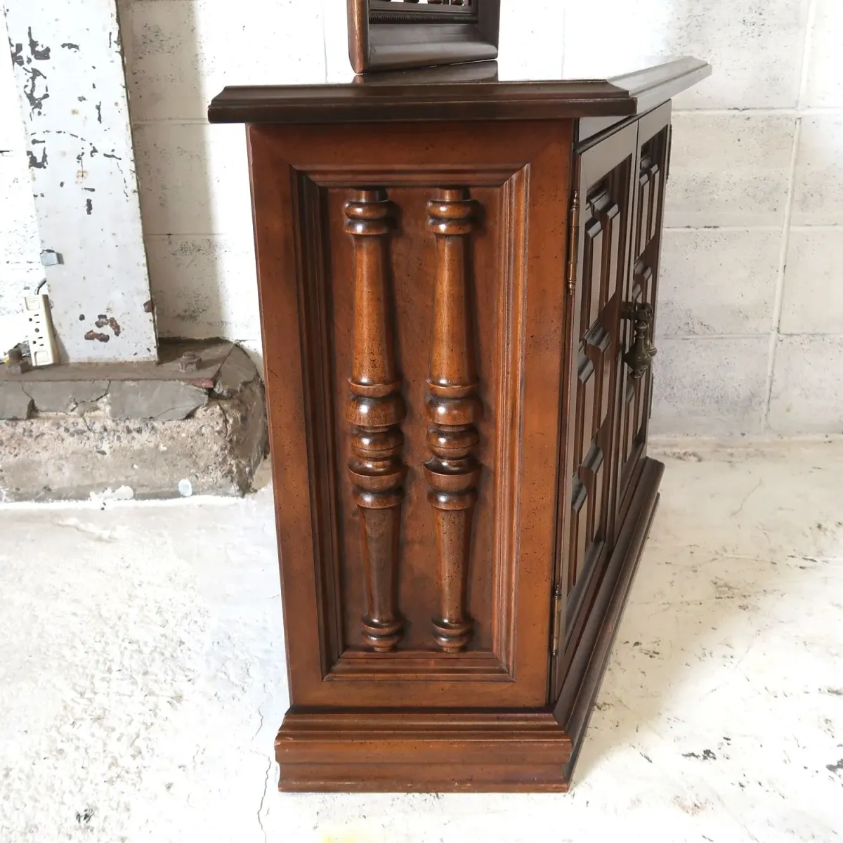 アンティーク ハイバックキャビネット