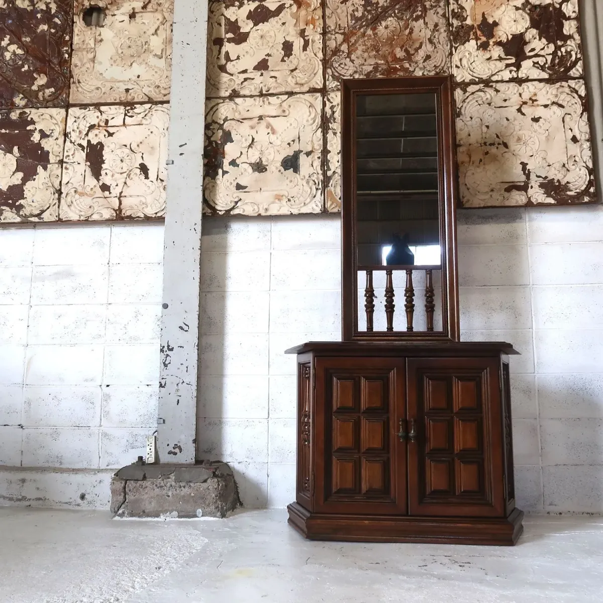 アンティーク ハイバックキャビネット