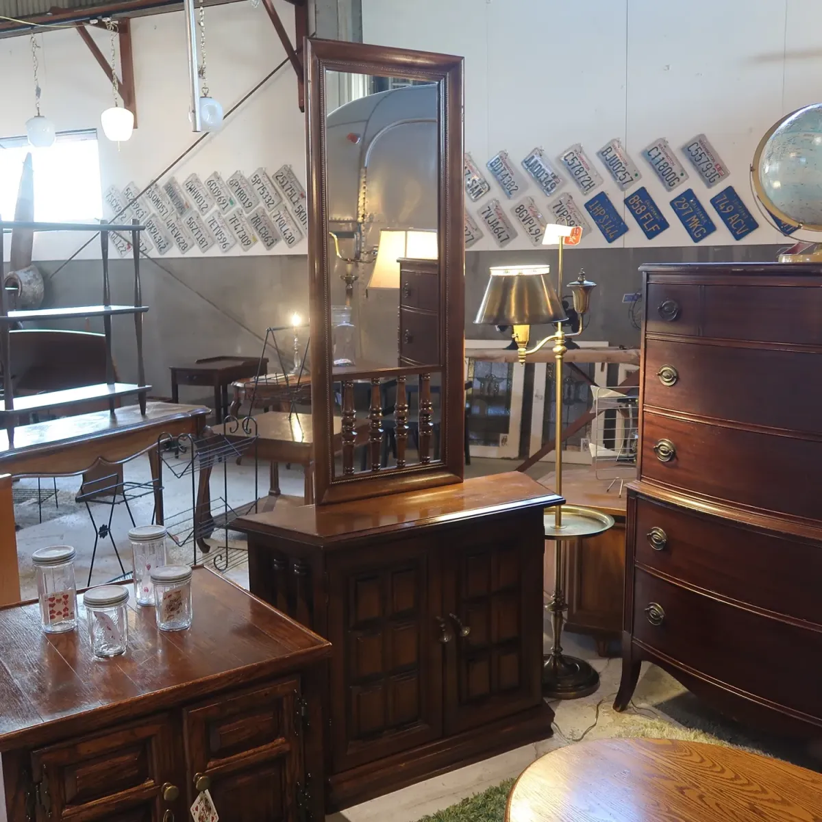 アンティーク ハイバックキャビネット