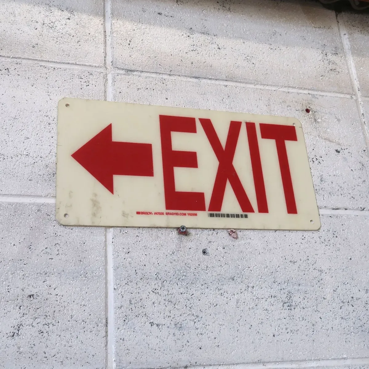 EXIT サインプレート ファイバー製