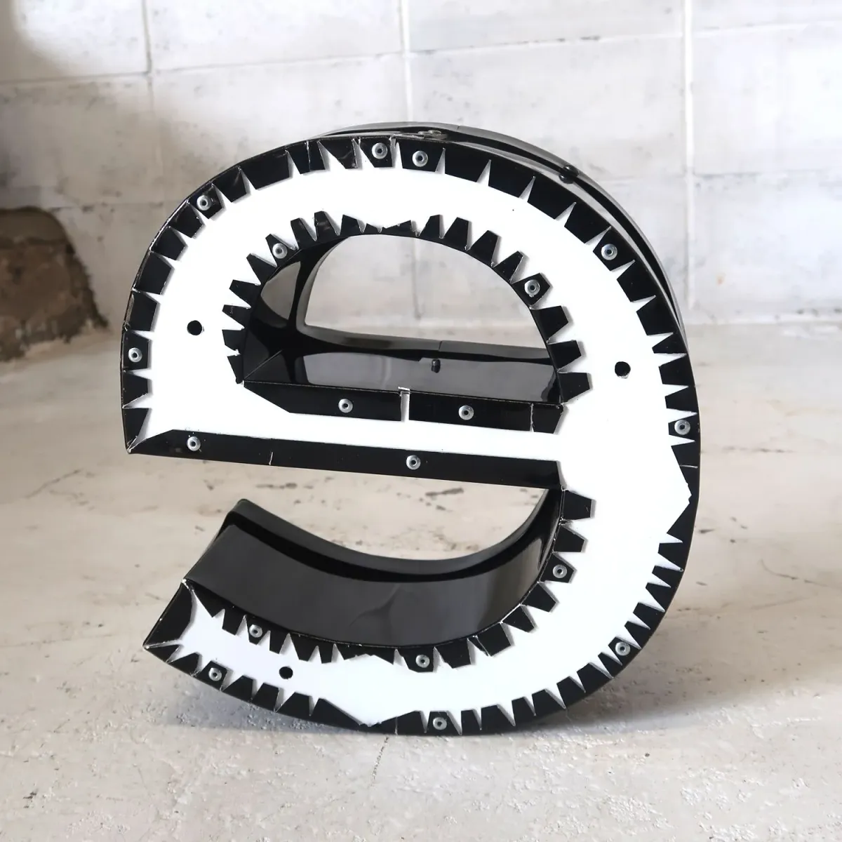 ビンテージ レターサイン e