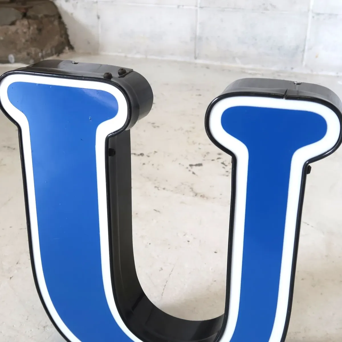 ビンテージ レターサイン U