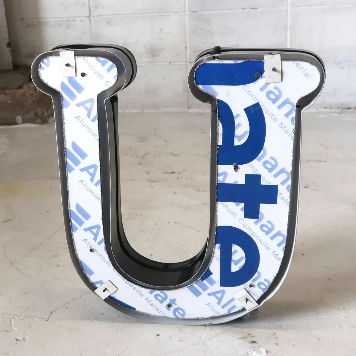 ビンテージ レターサイン U