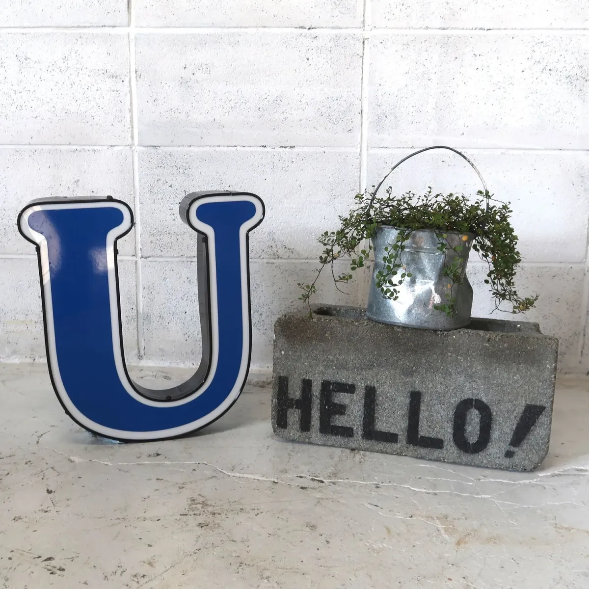 ビンテージ レターサイン U