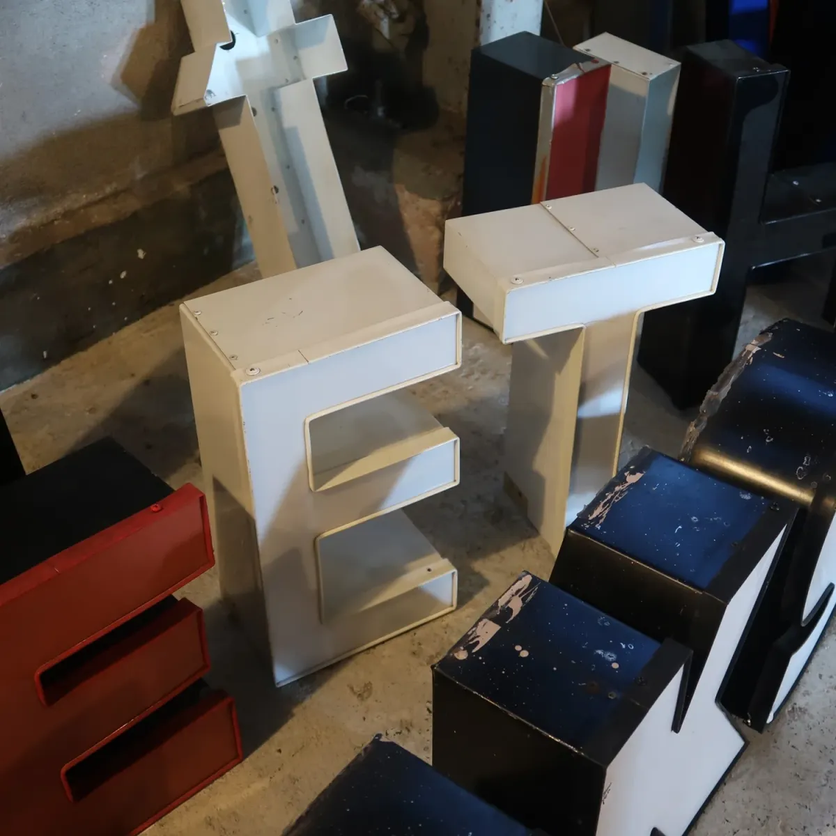 ビンテージ レターサイン E