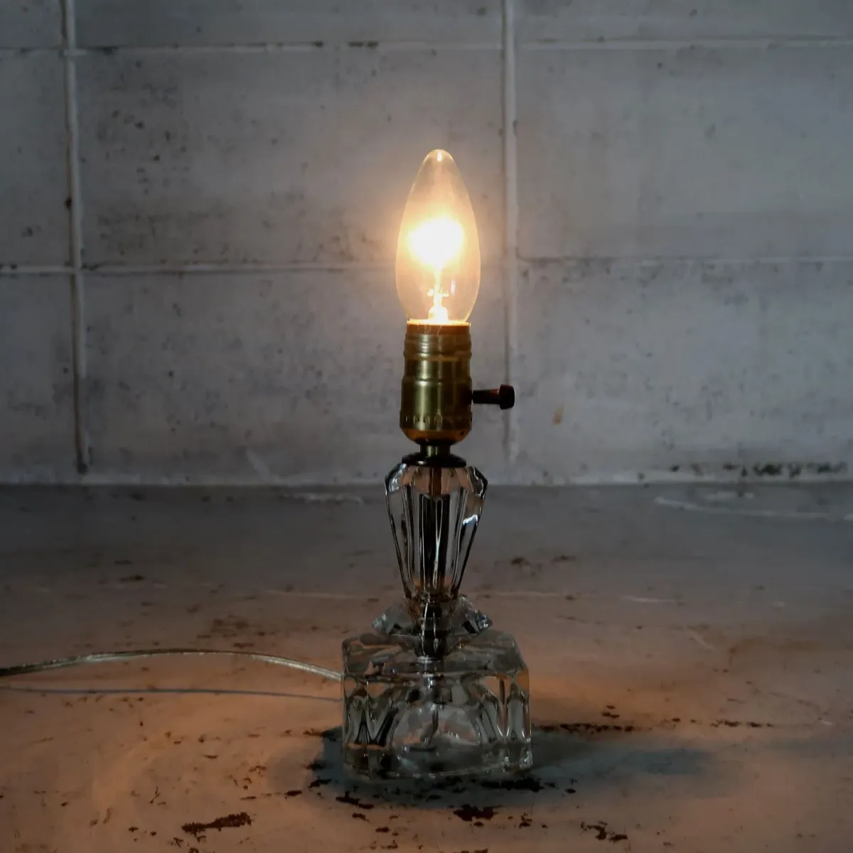 アンティーク ガラスベース テーブルランプ