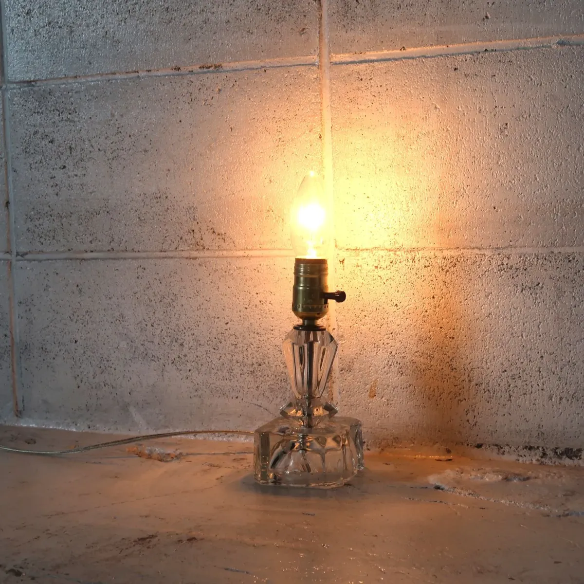 アンティーク ガラスベース テーブルランプ