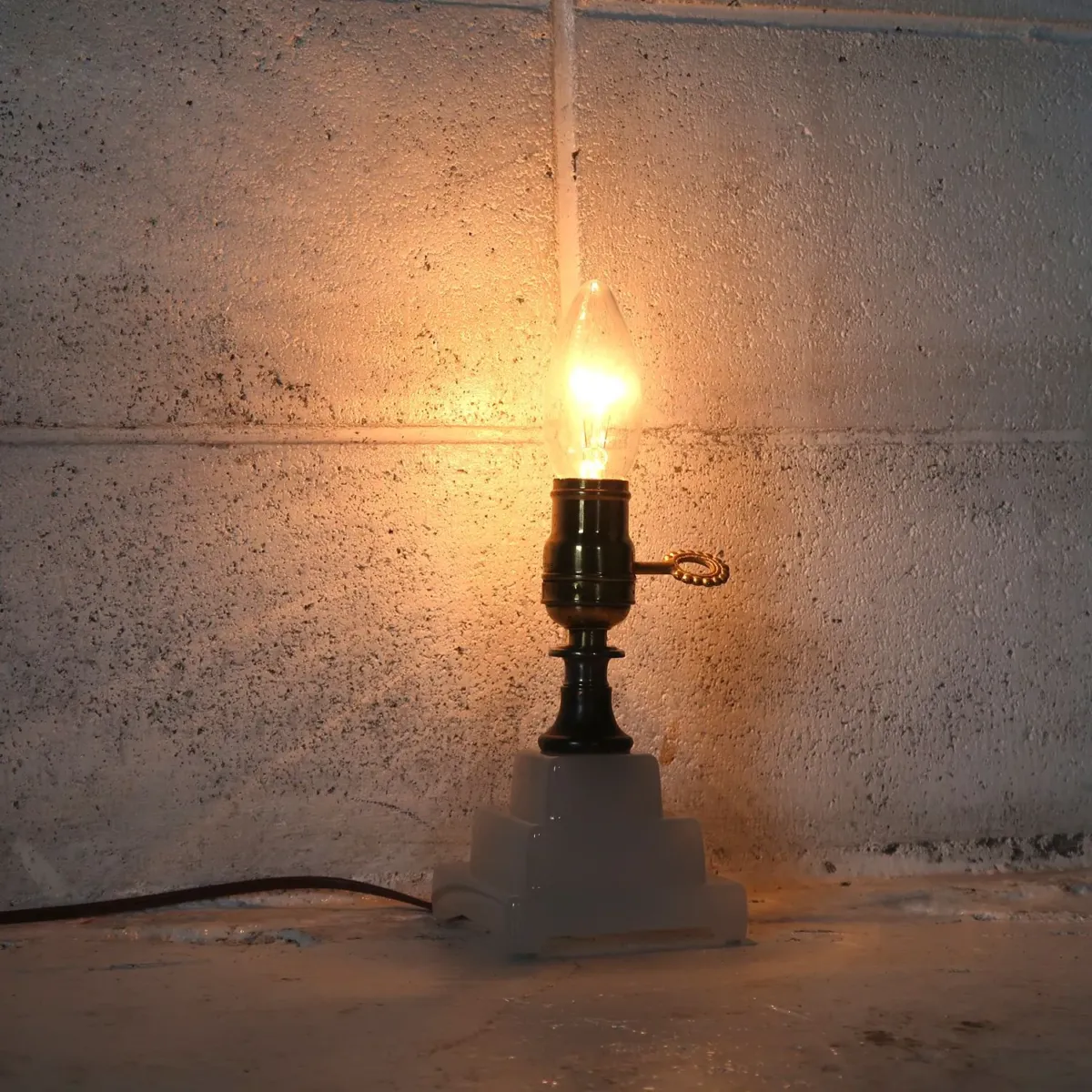 アンティーク ミルクガラスベース テーブルランプ