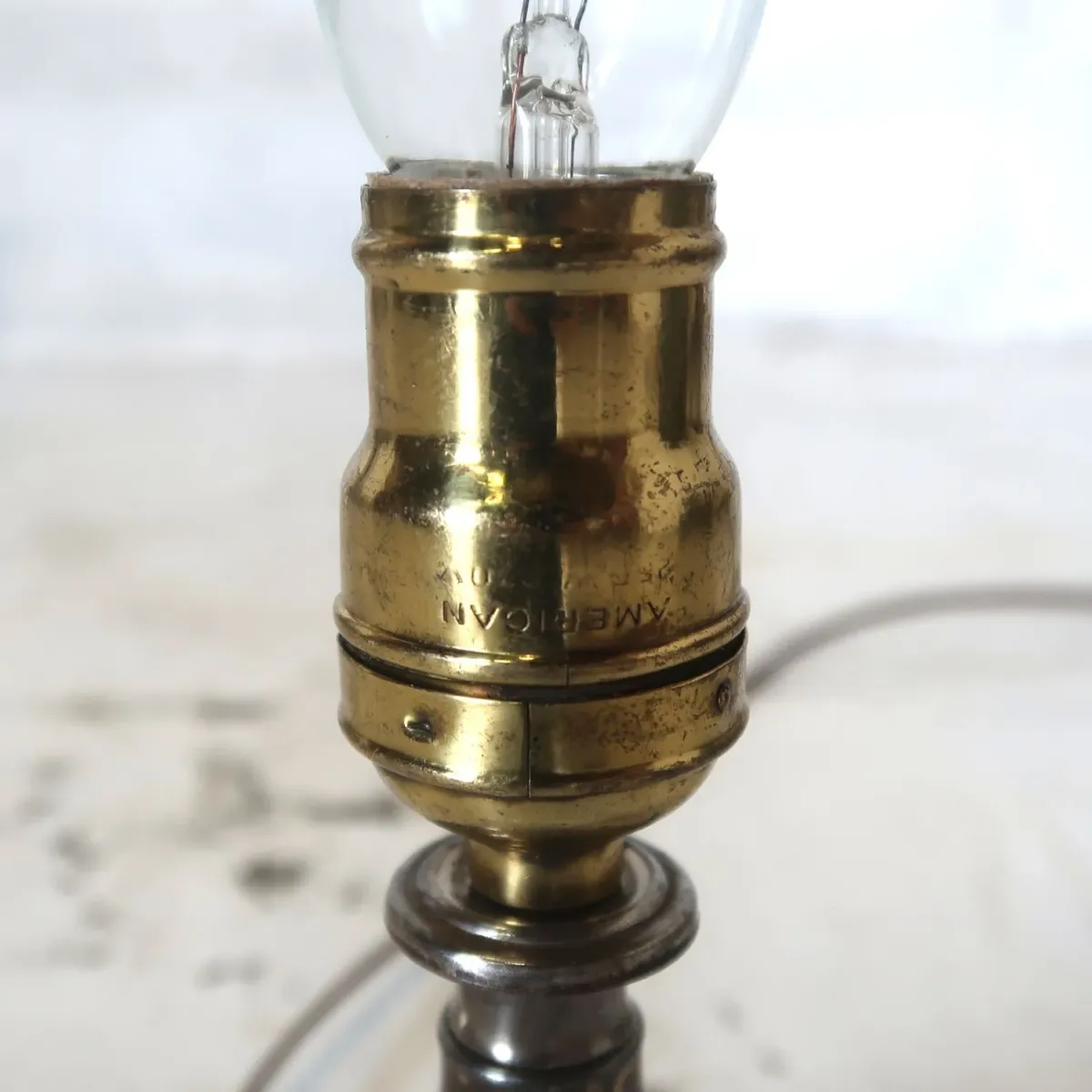 アンティーク ミルクガラスベース テーブルランプ