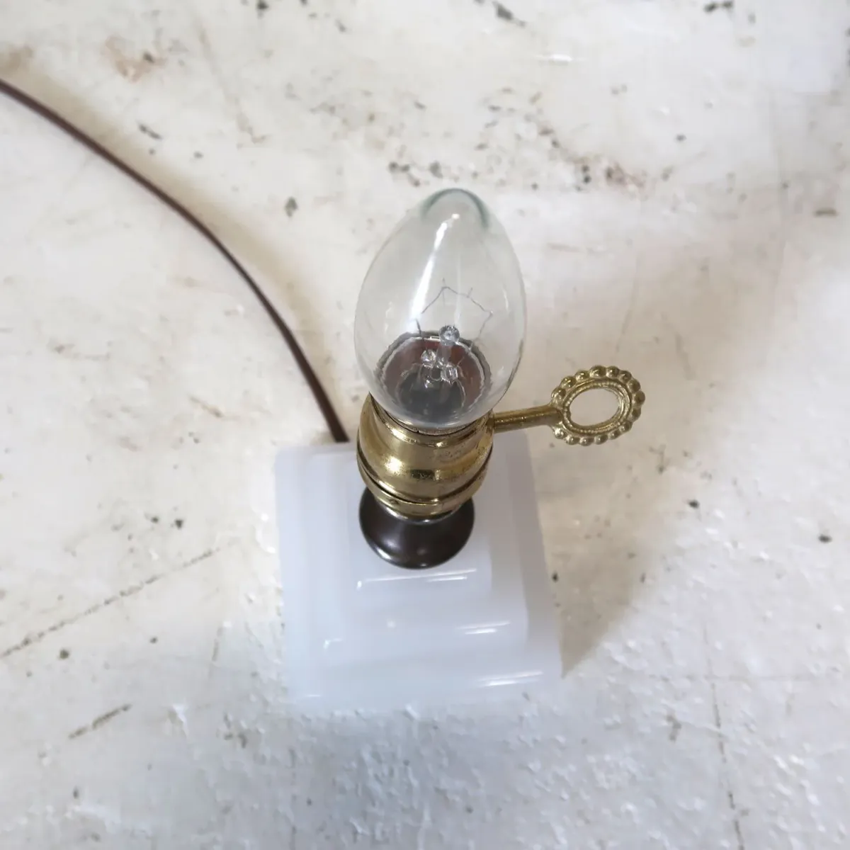 アンティーク ミルクガラスベース テーブルランプ