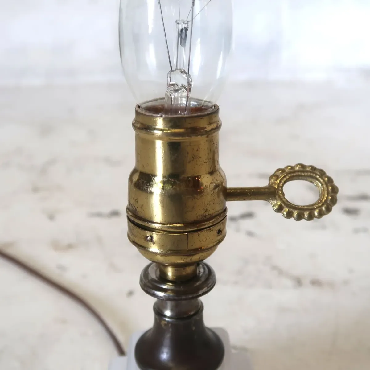 アンティーク ミルクガラスベース テーブルランプ
