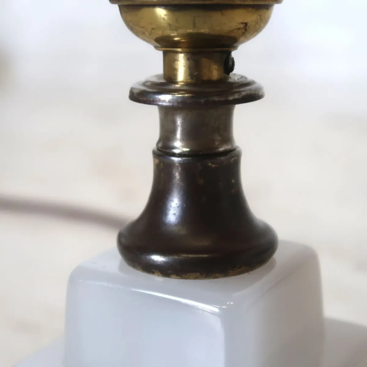 アンティーク ミルクガラスベース テーブルランプ