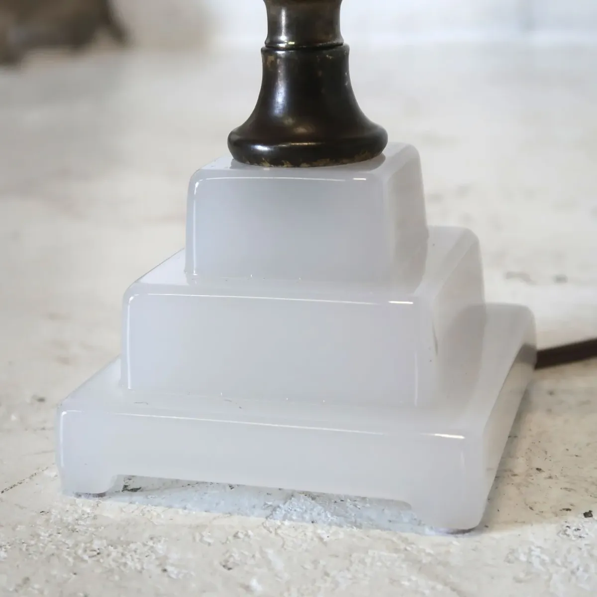 アンティーク ミルクガラスベース テーブルランプ