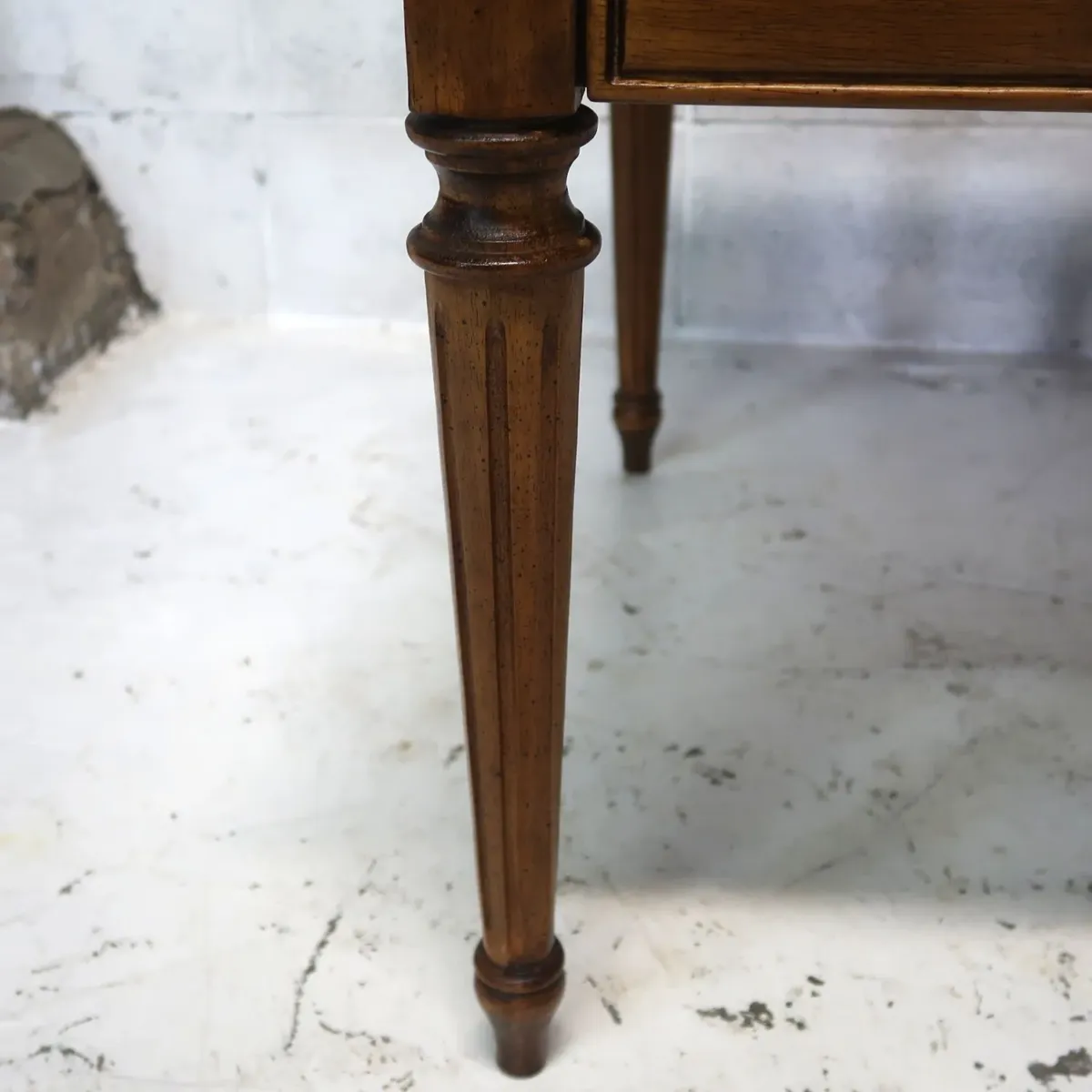 BERNHARDT アンティーク サイドテーブル