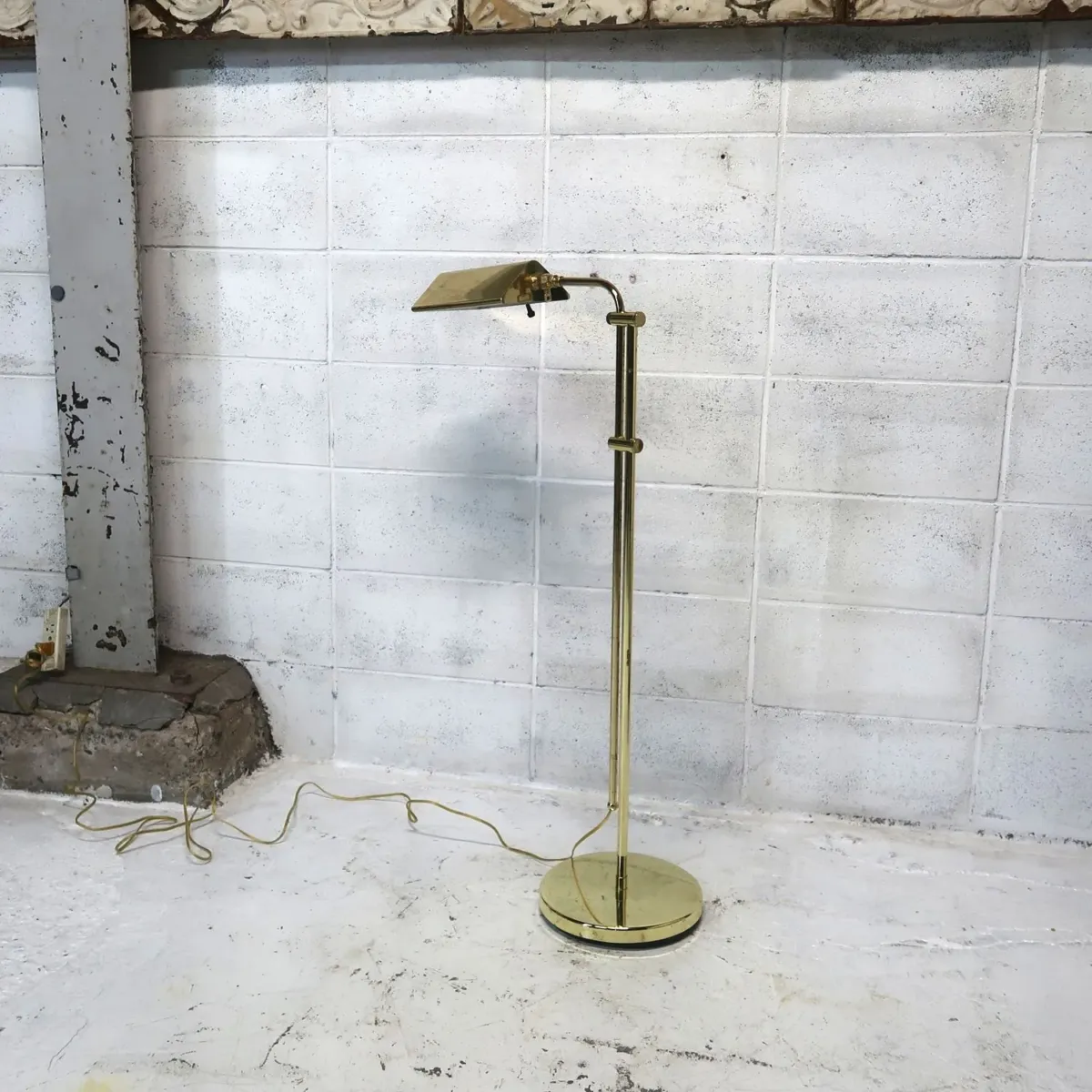 アンティーク ゴールドメタル フロアランプ