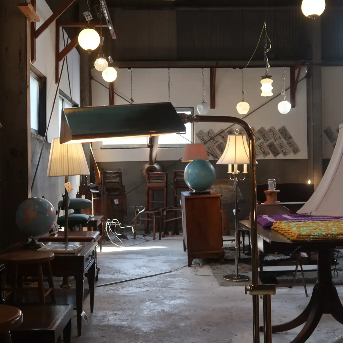 アンティーク ゴールドメタル フロアランプ