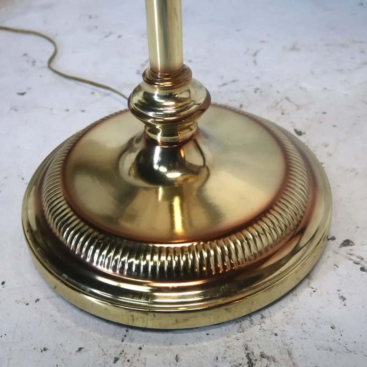 アンティーク ゴールドメタル フロアランプ