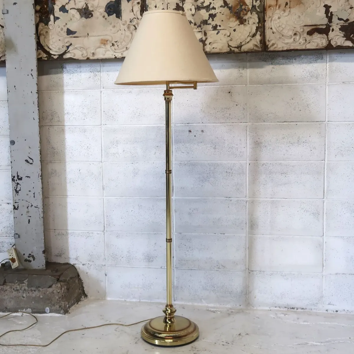 アンティーク ゴールドメタル フロアランプ
