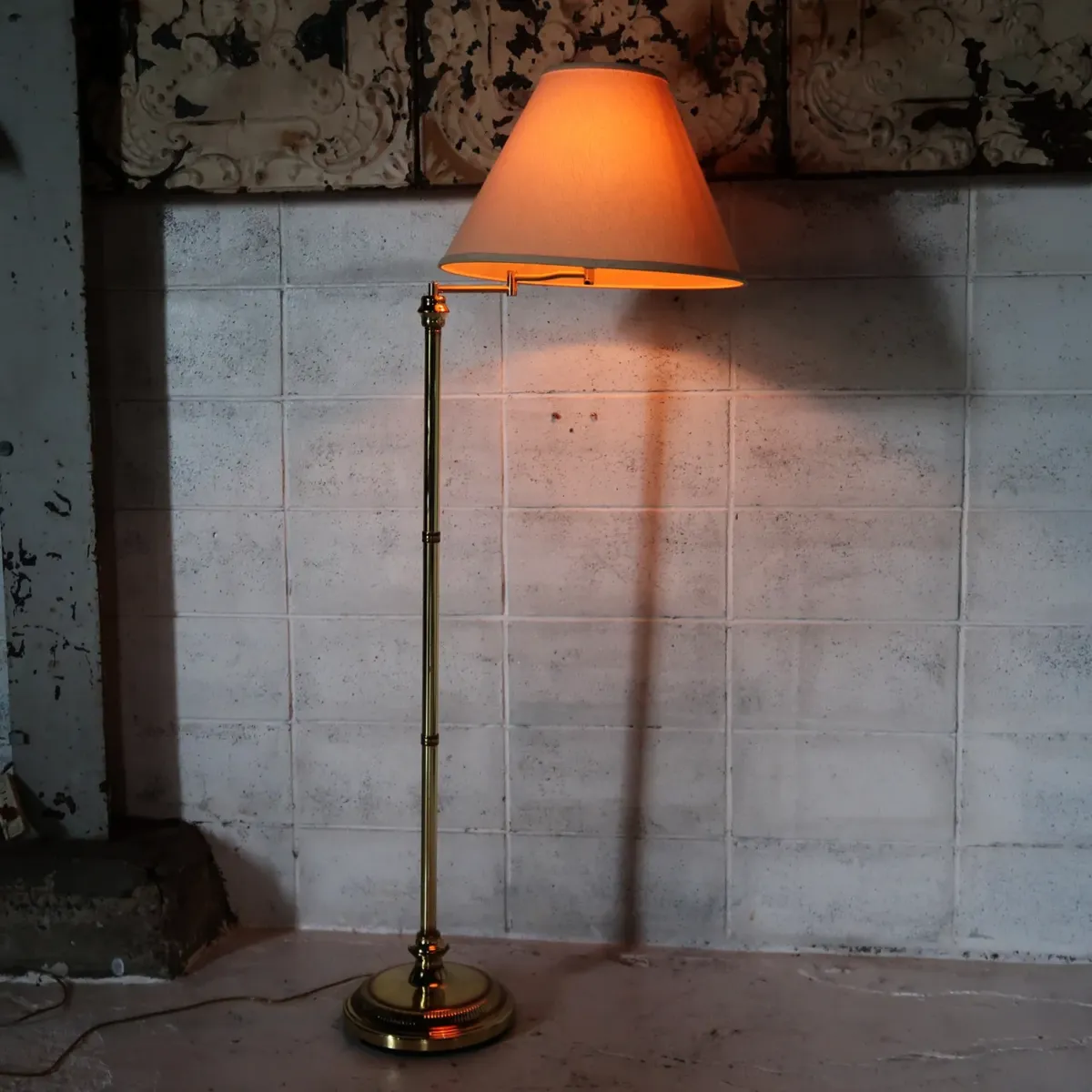 アンティーク ゴールドメタル フロアランプ
