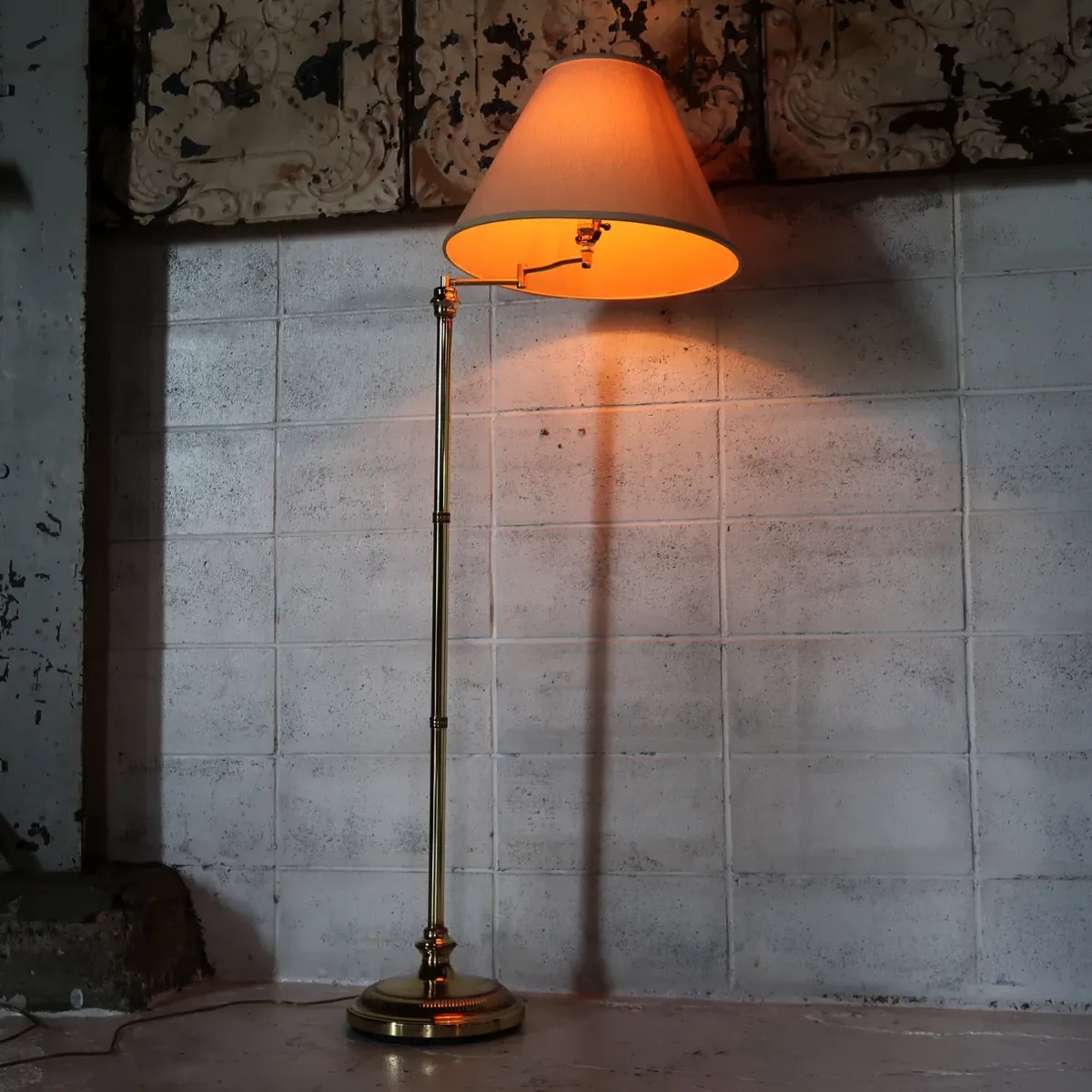 アンティーク ゴールドメタル フロアランプ