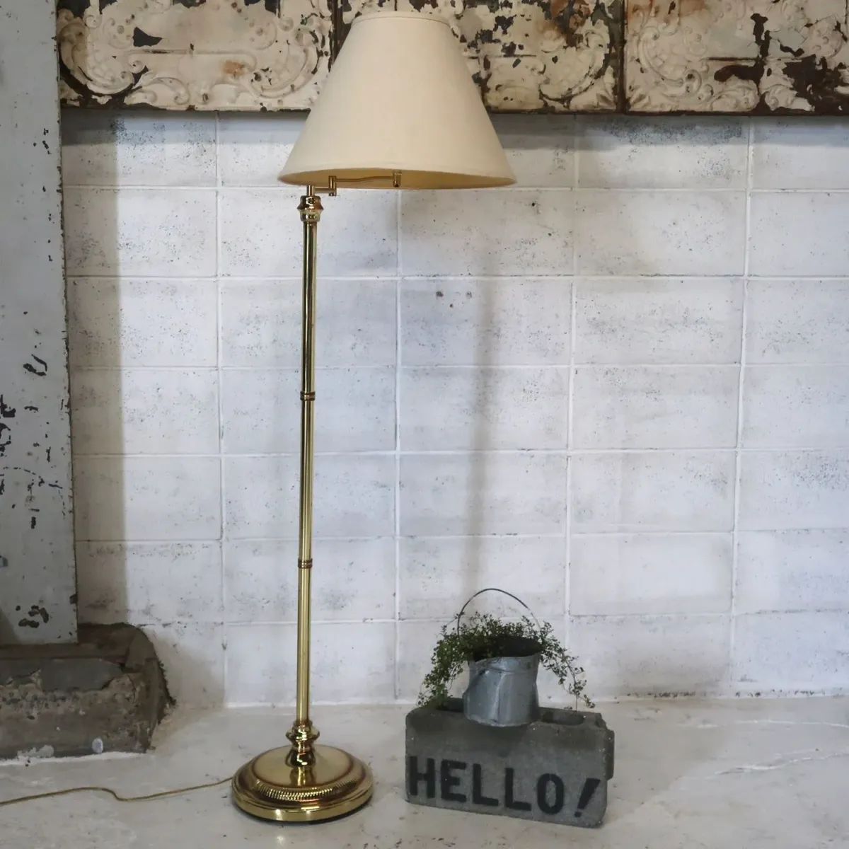 アンティーク ゴールドメタル フロアランプ