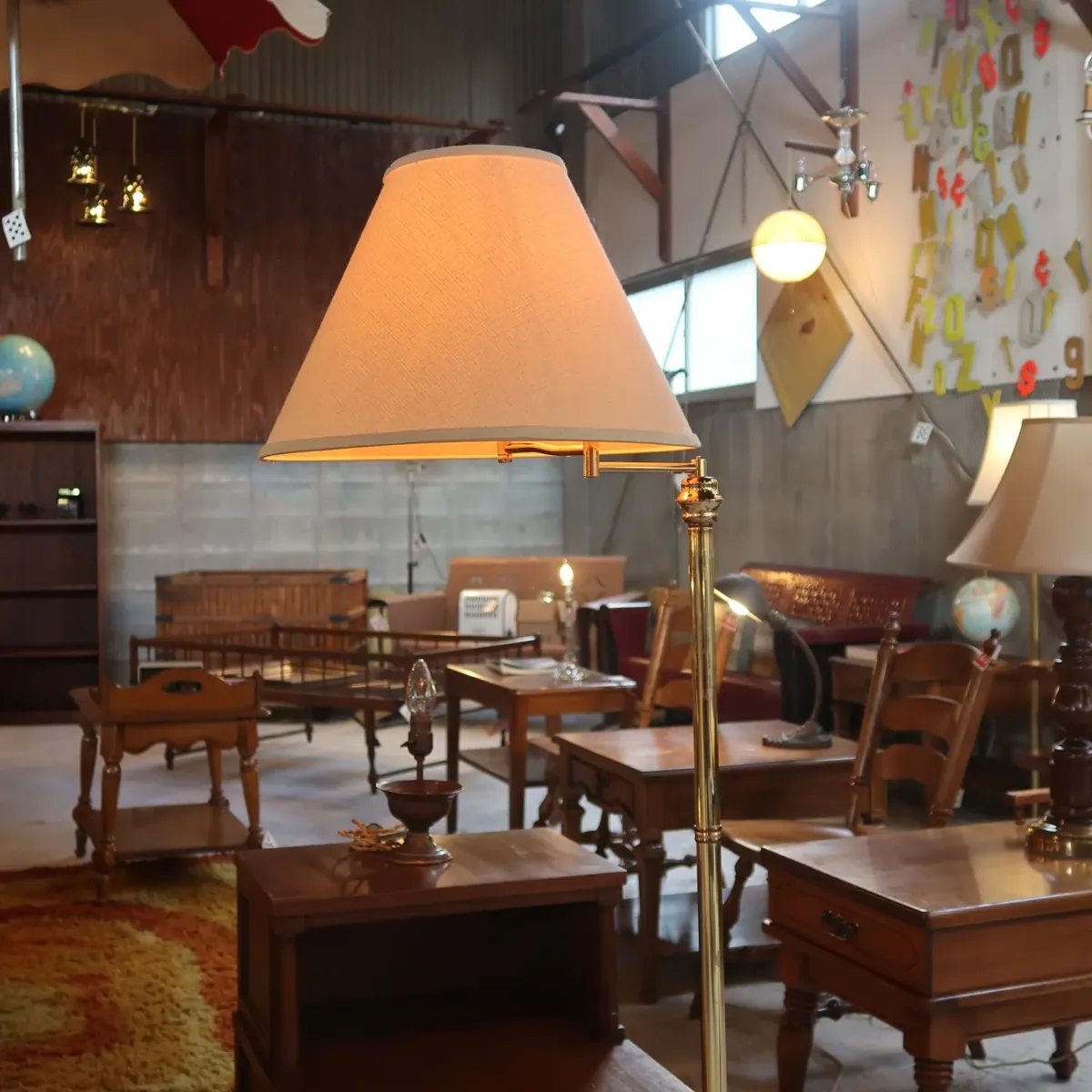 アンティーク ゴールドメタル フロアランプ