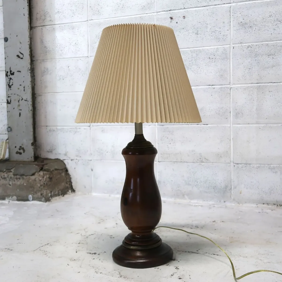 アンティーク モダンデザイン テーブルランプ