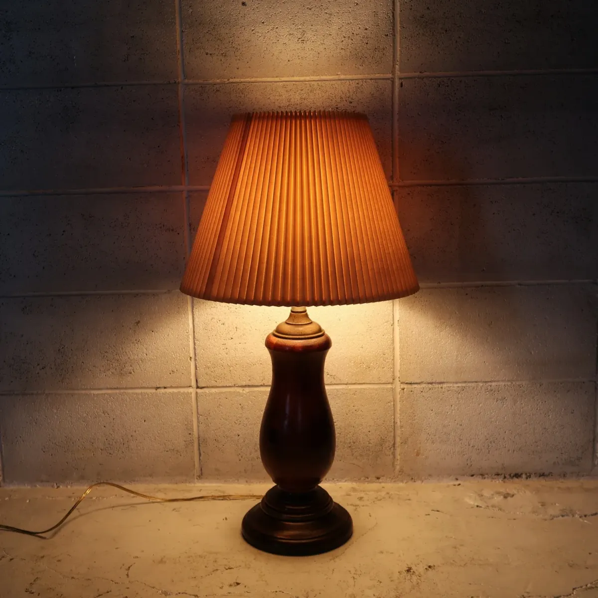 アンティーク モダンデザイン テーブルランプ