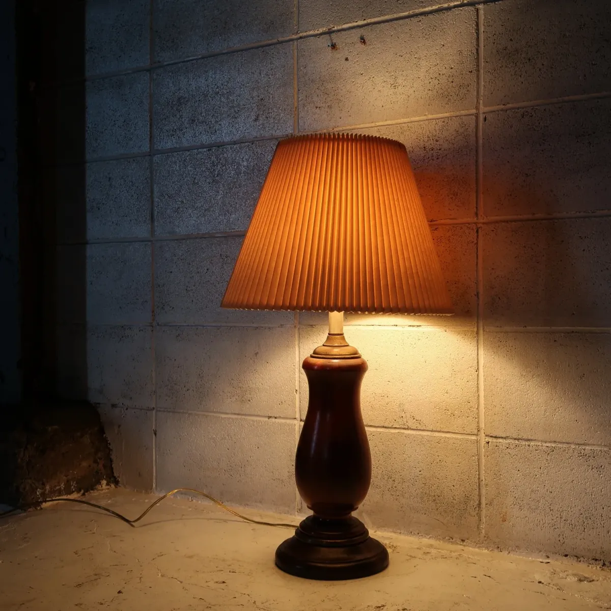 アンティーク モダンデザイン テーブルランプ