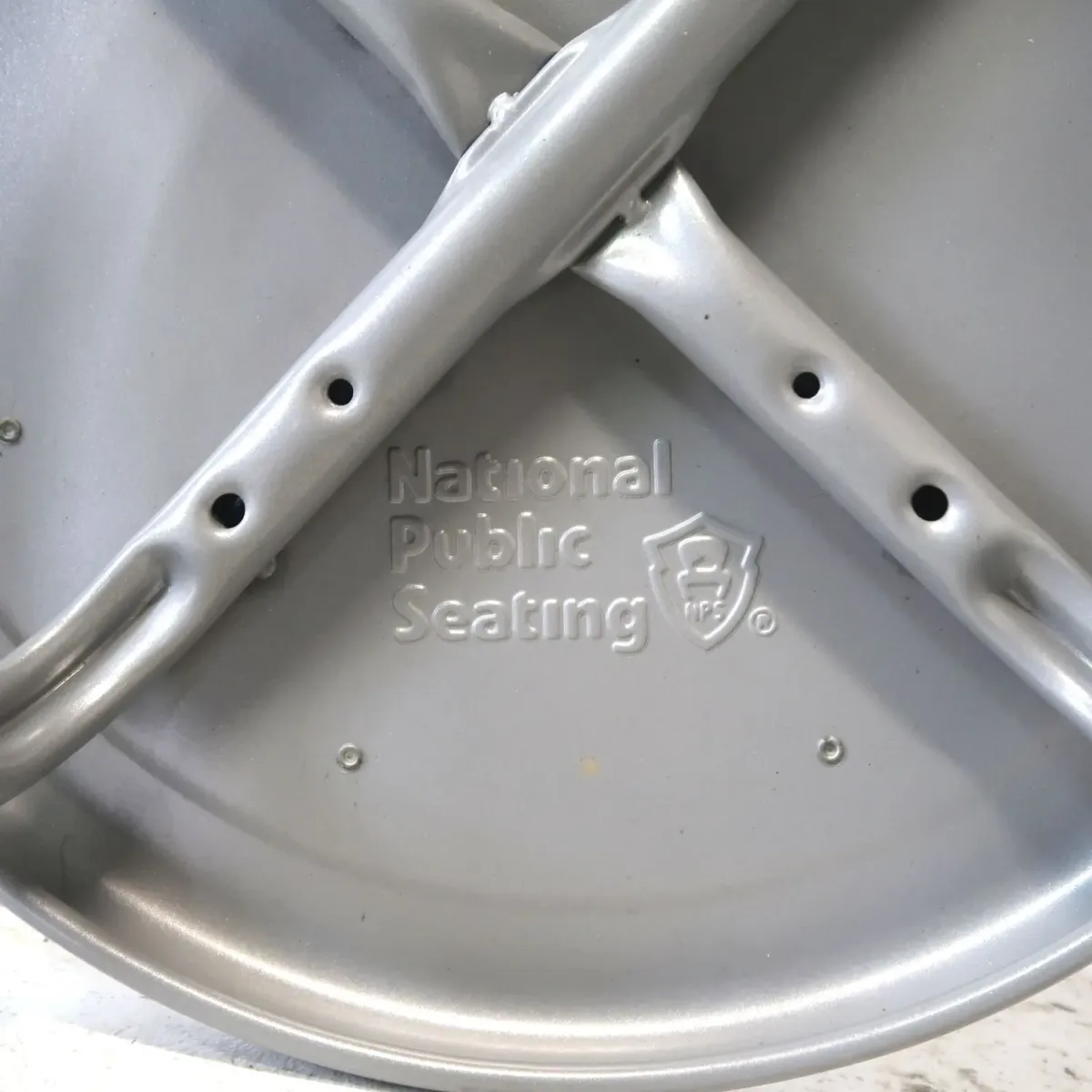 National Public Seating メタルスツール