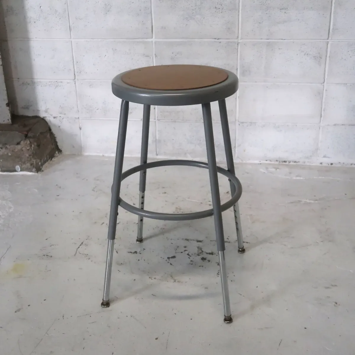 National Public Seating メタルスツール